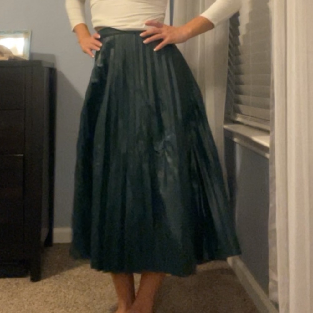 Gracia Dark Green Midi Skirt
